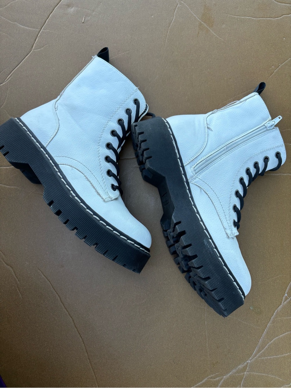 HAYDEN UNIONBAY White Combat Boots with Black Laces Size 6M